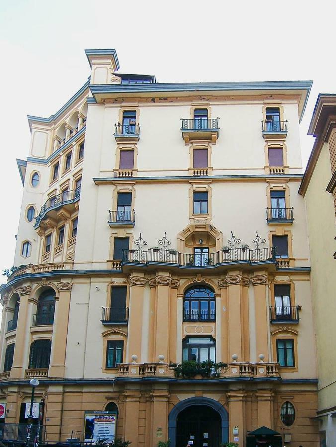 فيلا نابوليفي Il Balcone Sulla Piazza المظهر الخارجي الصورة